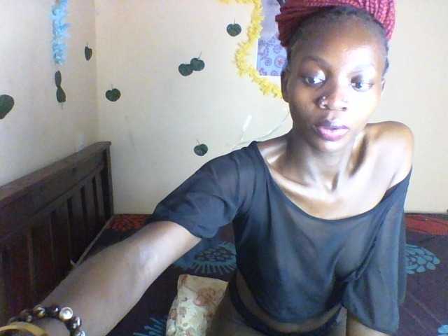 Luna-Noir live cam on BongaCams