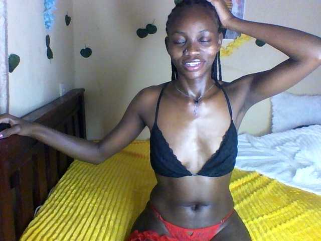 Luna-Noir live cam on BongaCams