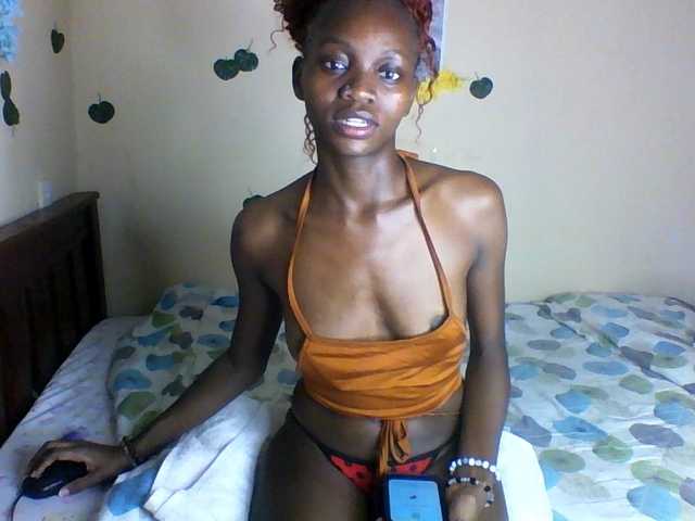 Luna-Noir live cam on BongaCams