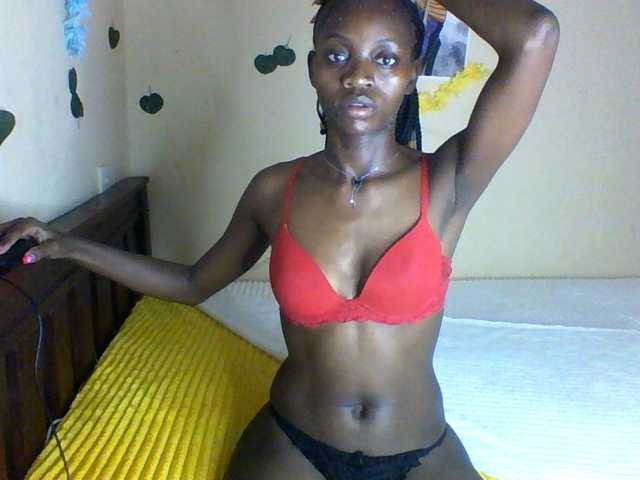 Luna-Noir live cam on BongaCams