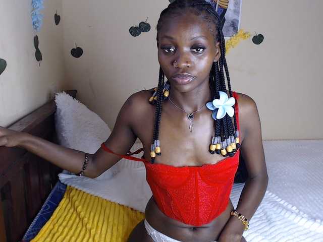 Luna-Noir live cam on BongaCams