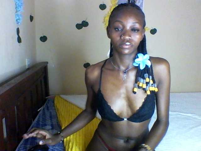 Luna-Noir live cam on BongaCams