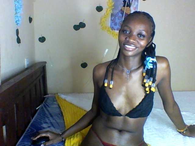 Luna-Noir live cam on BongaCams