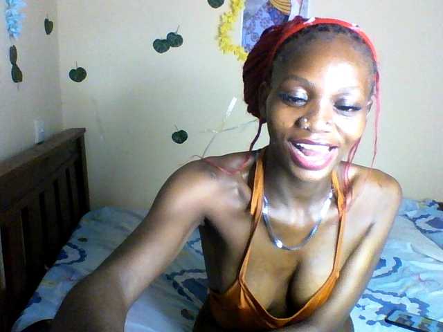Luna-Noir live cam on BongaCams