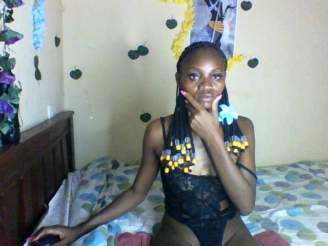 Luna-Noir live cam on BongaCams
