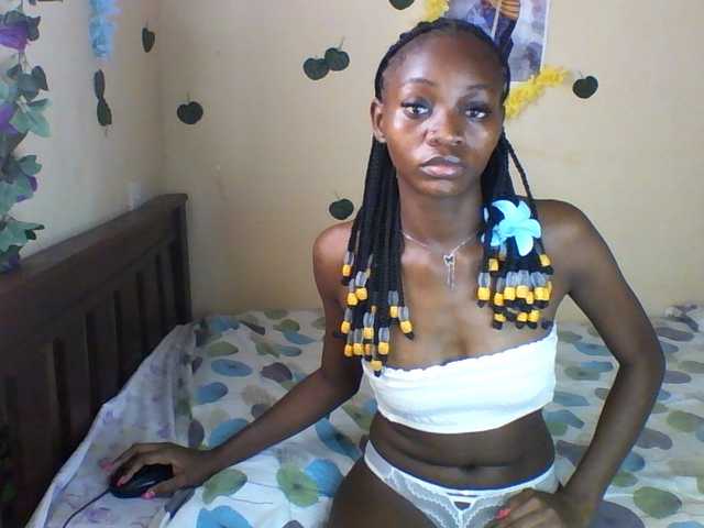 Luna-Noir live cam on BongaCams