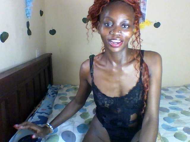 Luna-Noir live cam on BongaCams