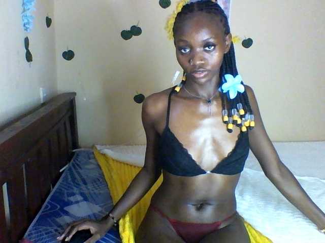 Luna-Noir live cam on BongaCams
