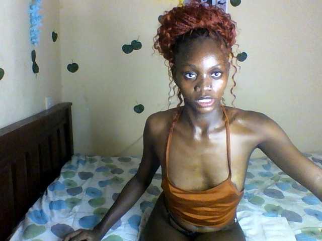 Luna-Noir live cam on BongaCams