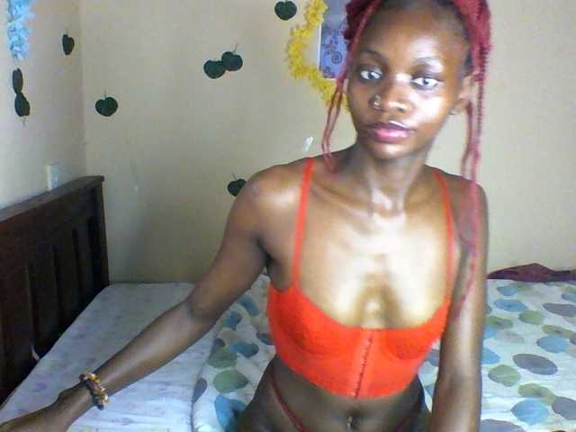 Luna-Noir live cam on BongaCams