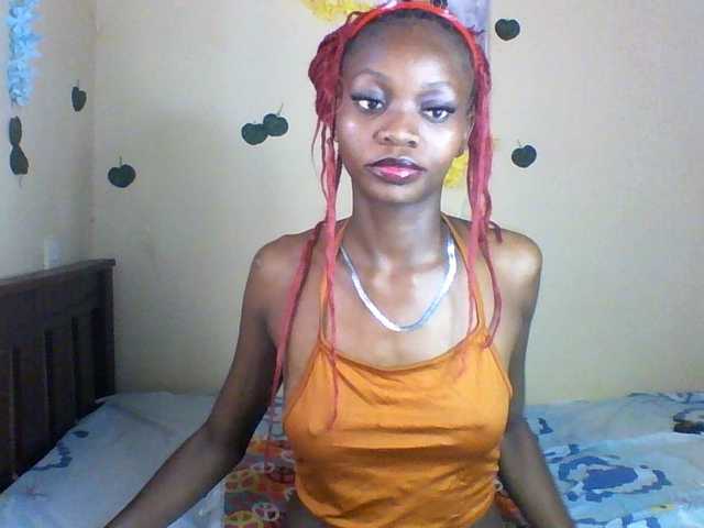Luna-Noir live cam on BongaCams