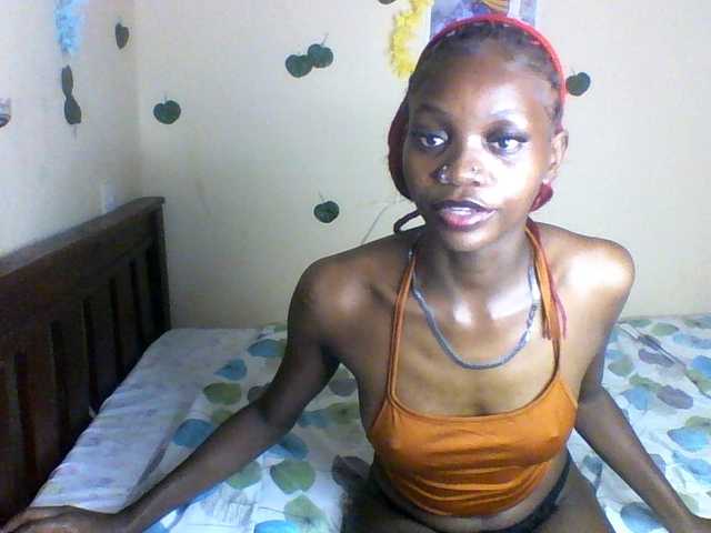 Luna-Noir live cam on BongaCams