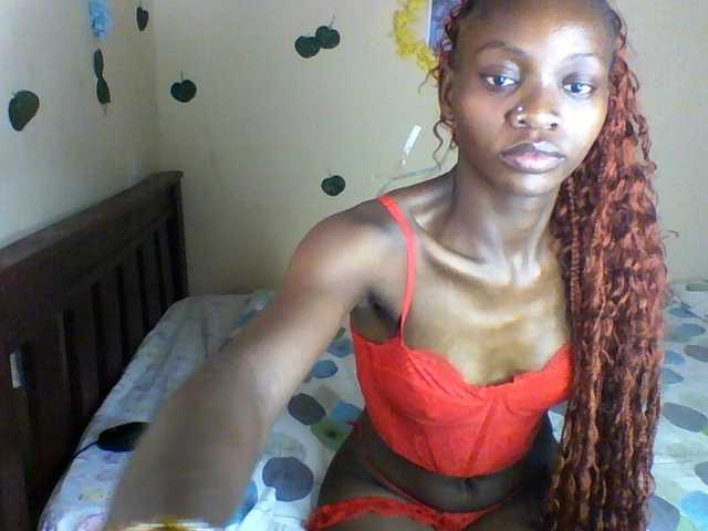 Luna-Noir live cam on BongaCams