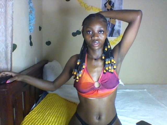Luna-Noir live cam on BongaCams