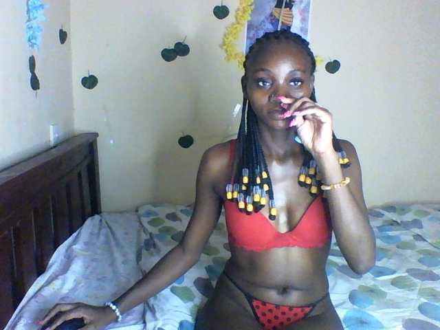 Luna-Noir live cam on BongaCams