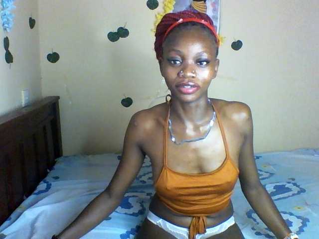 Luna-Noir live cam on BongaCams