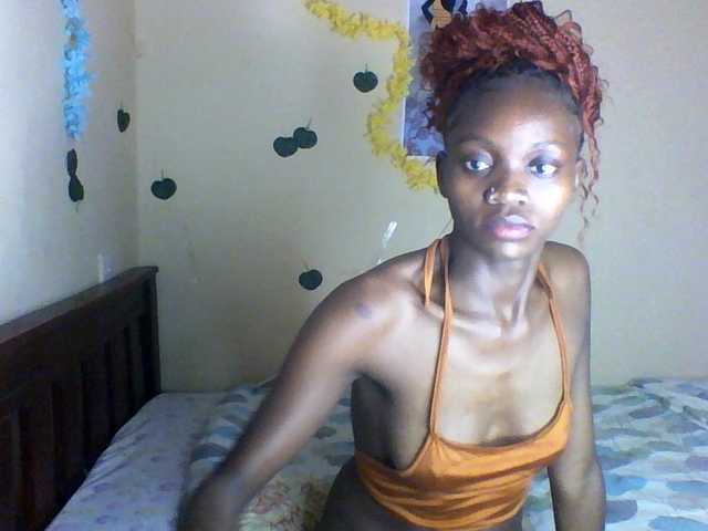 Luna-Noir live cam on BongaCams