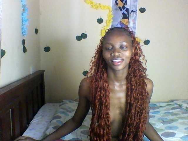 Luna-Noir live cam on BongaCams