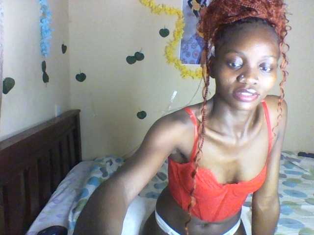 Luna-Noir live cam on BongaCams
