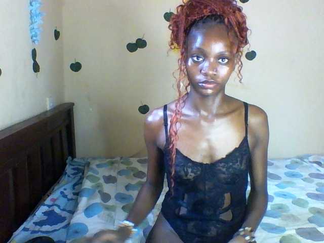 Luna-Noir live cam on BongaCams