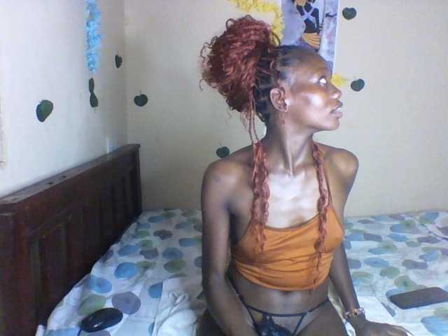 Luna-Noir live cam on BongaCams