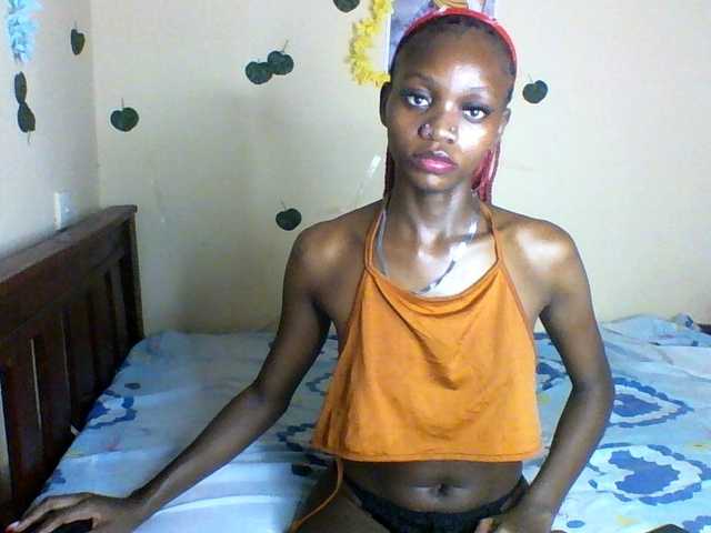 Luna-Noir live cam on BongaCams