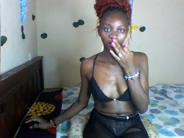 Luna-Noir live cam on BongaCams