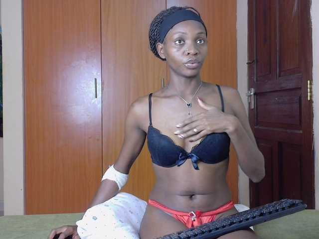 Luna-Noir live cam on BongaCams