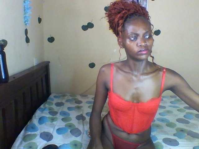 Luna-Noir live cam on BongaCams