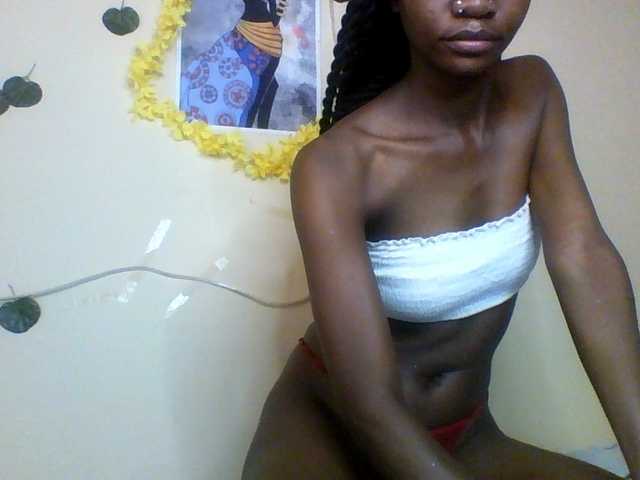 Luna-Noir Live Cam and Statistics on UnifiedCams