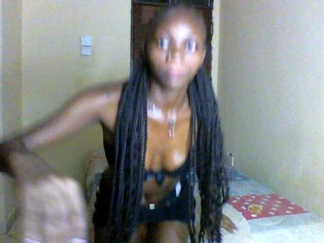 Luna-Noir live cam on BongaCams