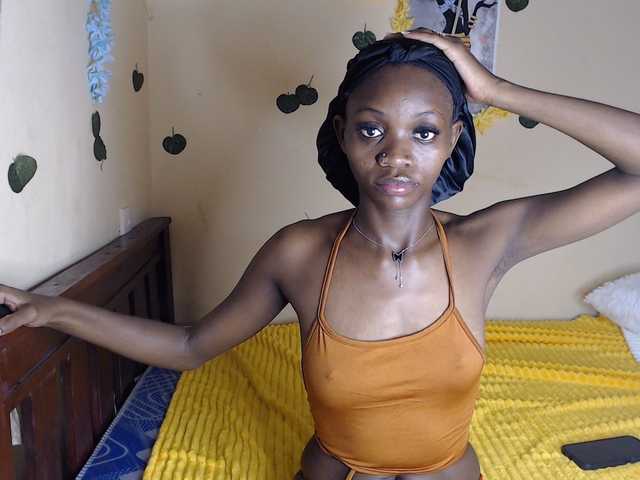Luna-Noir live webcam show