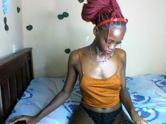 Luna-Noir live cam on BongaCams