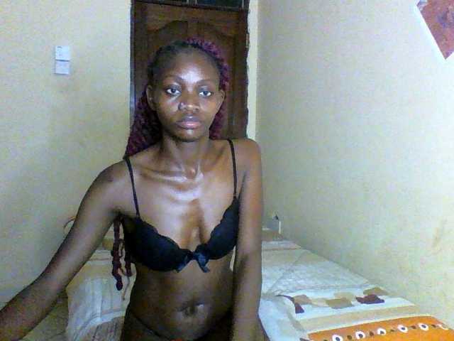 Luna-Noir live cam on BongaCams