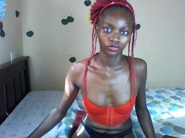Luna-Noir live cam on BongaCams