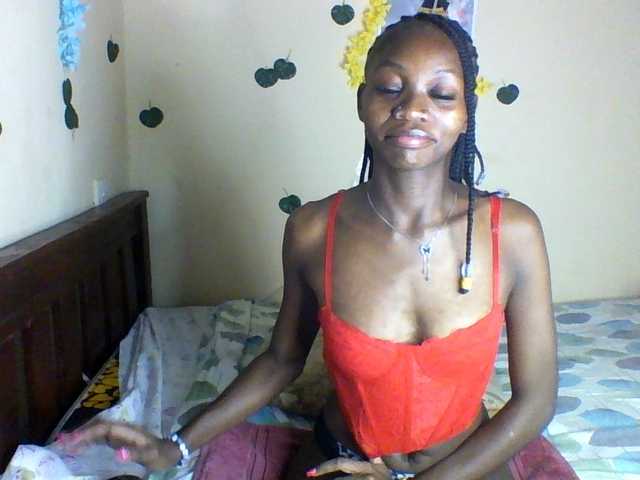 Luna-Noir live cam on BongaCams
