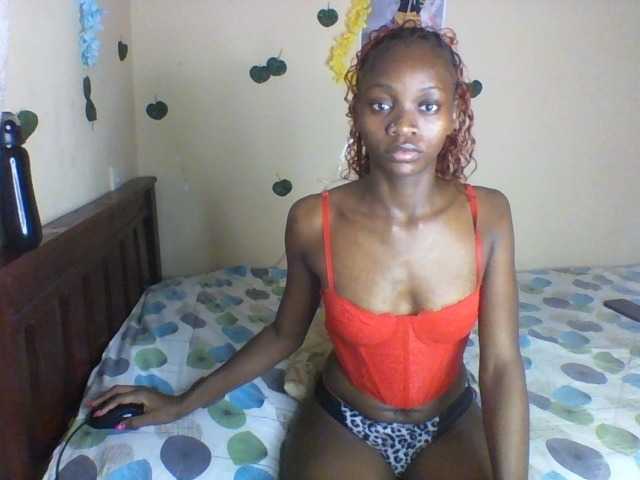Luna-Noir live cam on BongaCams