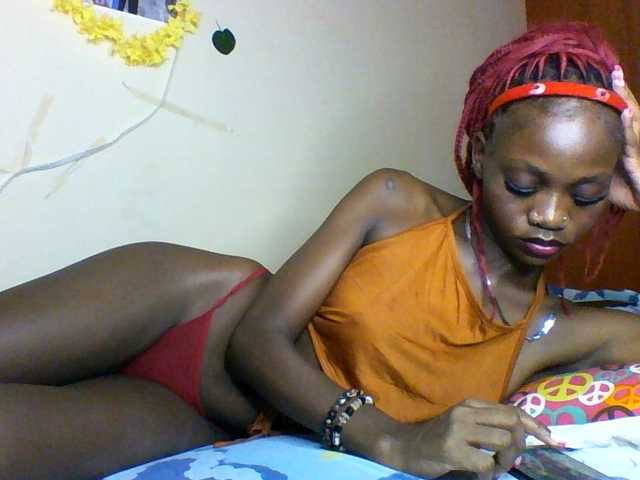 Luna-Noir live cam on BongaCams