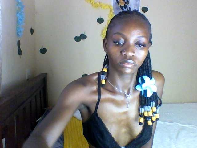 Luna-Noir live cam on BongaCams