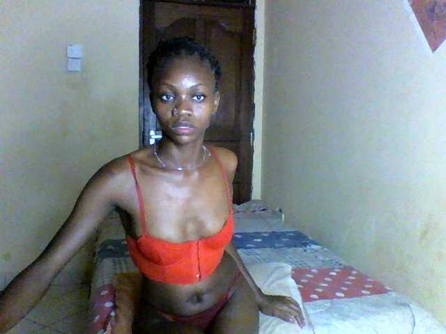 Luna-Noir live cam on BongaCams