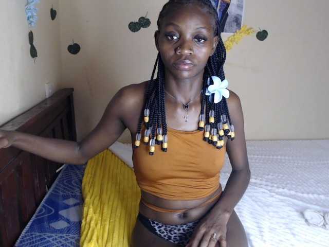 Luna-Noir live cam on BongaCams