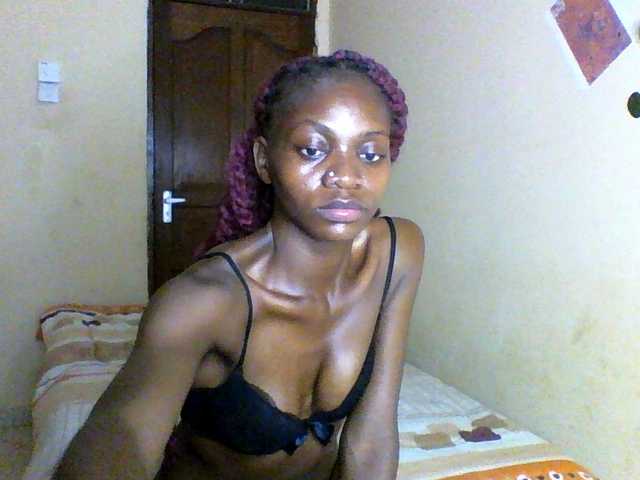 Luna-Noir live cam on BongaCams
