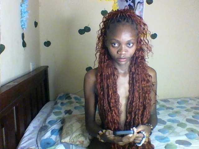 Luna-Noir live cam on BongaCams