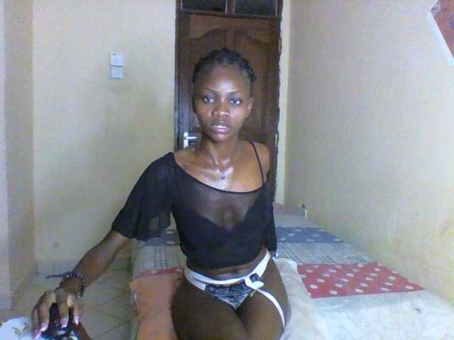 Luna-Noir live cam on BongaCams