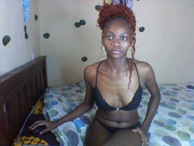 Luna-Noir live cam on BongaCams