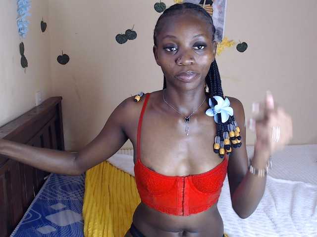 Luna-Noir live webcam show