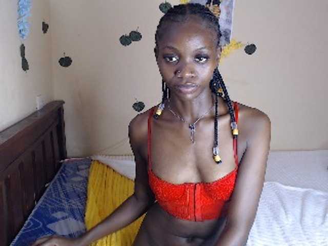Luna-Noir live cam on BongaCams