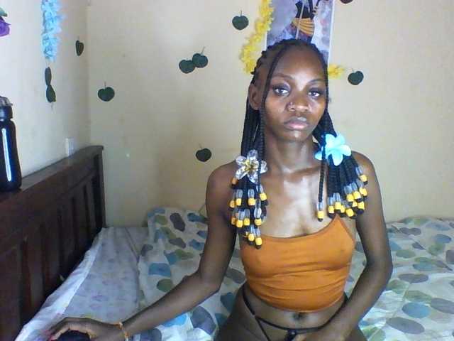 Luna-Noir live cam on BongaCams