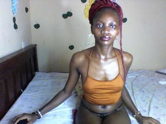 Luna-Noir live cam on BongaCams