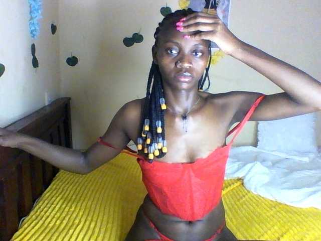 Luna-Noir live cam on BongaCams